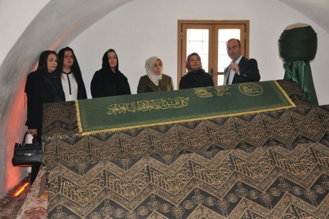 Bakan Soylu’nun eşi Hamdiye Soylu, Şeyh Edebali Türbesi’ni ziyaret etti
