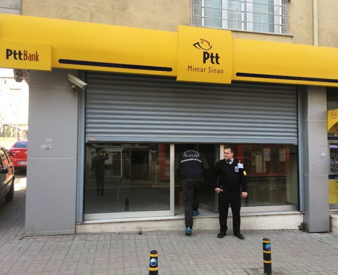 Büyükçekmece’de PTT Şubesinde silahlı soygun