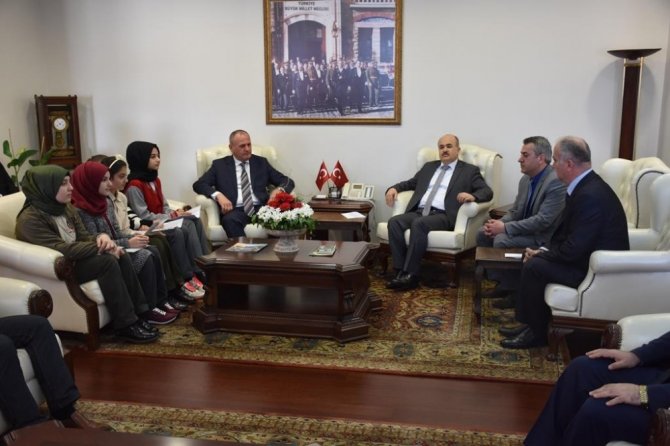 Ömer Halisdemir’e mektup yarışmasında dereceye girenler ödüllendirildi