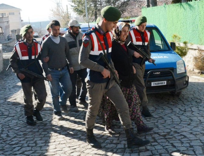 Aksaray’da define avcısı 6 kişi kaçak kazı yaparken yakalandı