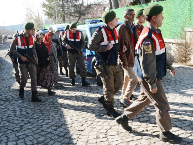 Aksaray’da define avcısı 6 kişi kaçak kazı yaparken yakalandı