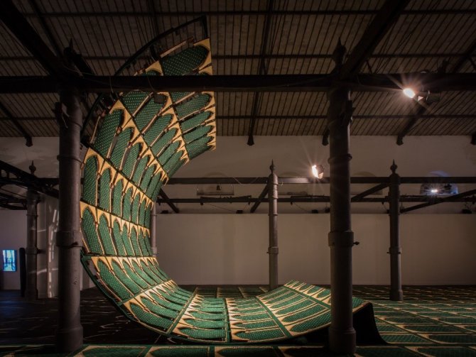 Azerbaycanlı sanatçı Faig Ahmed, el yapımı halıları ilginç yöntemlerle sanata dönüştürüyor