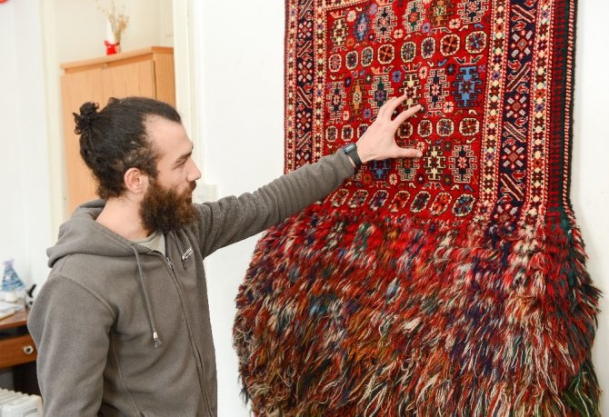 Azerbaycanlı sanatçı Faig Ahmed, el yapımı halıları ilginç yöntemlerle sanata dönüştürüyor