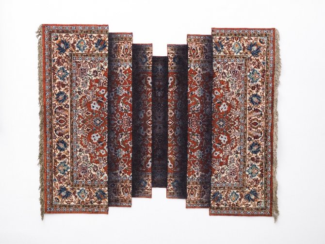 Azerbaycanlı sanatçı Faig Ahmed, el yapımı halıları ilginç yöntemlerle sanata dönüştürüyor