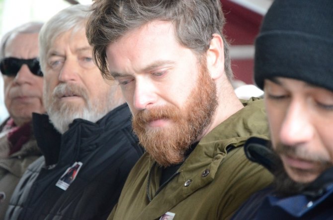 Ünlü oyuncu Engin Öztürk’ün ablası Berrin Öztürk son yolculuğuna uğurlandı