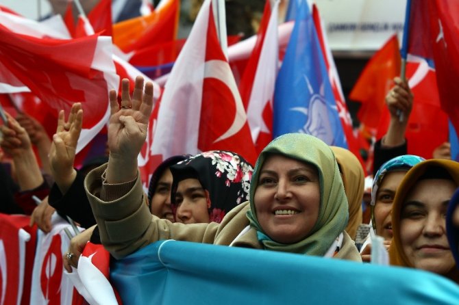 Başbakan Yıldırım: "Türkiye, Hollanda seçimlerine de ayar verdi"