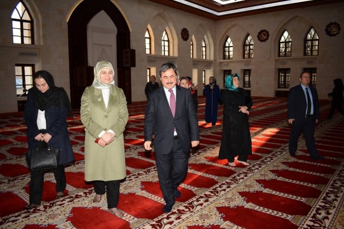 Başbakan Yardımcısı Numan Kurtulmuş’un eşi Sevgi Kurtulmuş Darende’yi ziyaret etti