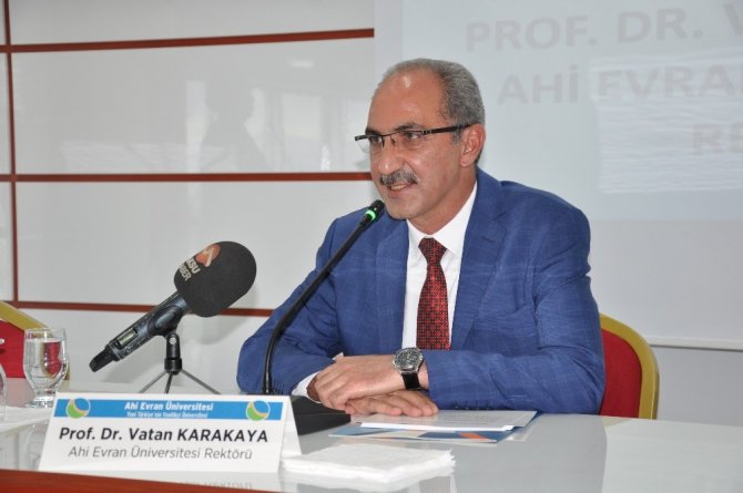 Prof. Dr. Karakaya: “Eğitim sistemimizi, insan fıtratına uygun hale getirmeliyiz”