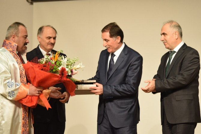 Kamu Başdenetçisi Malkoç “2023 Hedeflerinde Yeni Türkiye Vizyonu” konferansına katıldı