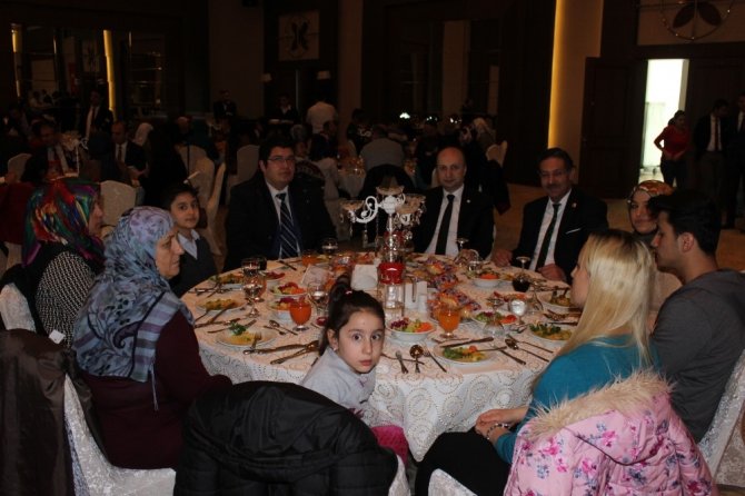 Şehit Aileleri Yemekli toplantıda Kırşehir protokolü ile bir araya geldi