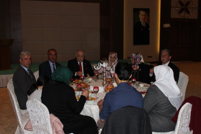 Şehit Aileleri Yemekli toplantıda Kırşehir protokolü ile bir araya geldi