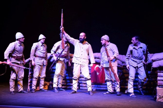 “Seddülbahir Yahya Çavuş” adlı tiyatro oyunu Bozüyük’te sahnelendi
