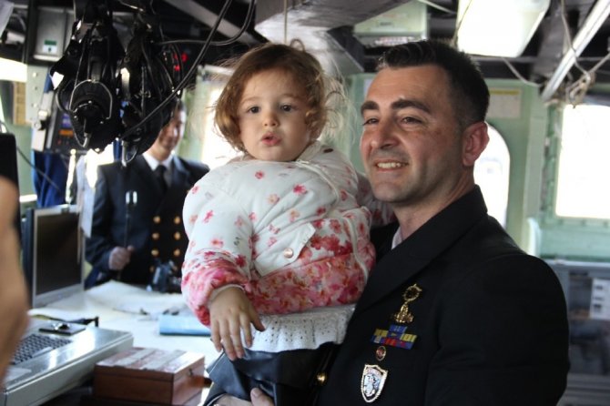 Foça Deniz Üs Komutanlığına ziyaretçi akını