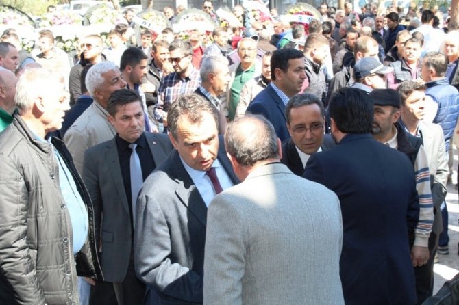 Ayvalık’ta Fatih Kolçak gözyaşlarıyla son yolculuğuna uğurlandı