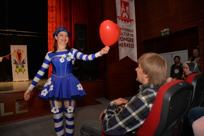 Çocuklar Rus ekibi Red-Blue ile eğlenceli anlar yaşadı