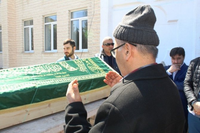 Ayvalık’ta Fatih Kolçak gözyaşlarıyla son yolculuğuna uğurlandı