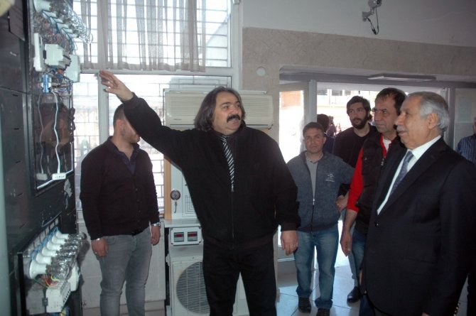 ÇÜ Adana Meslek Yüksek Okulu’nda öğrenciler, kendi eğitim setlerini yaptı