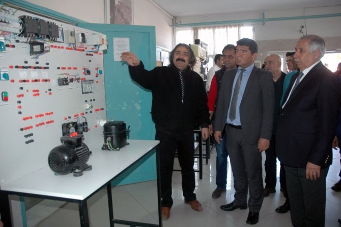 ÇÜ Adana Meslek Yüksek Okulu’nda öğrenciler, kendi eğitim setlerini yaptı