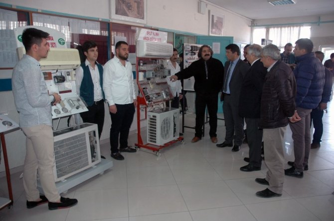 ÇÜ Adana Meslek Yüksek Okulu’nda öğrenciler, kendi eğitim setlerini yaptı