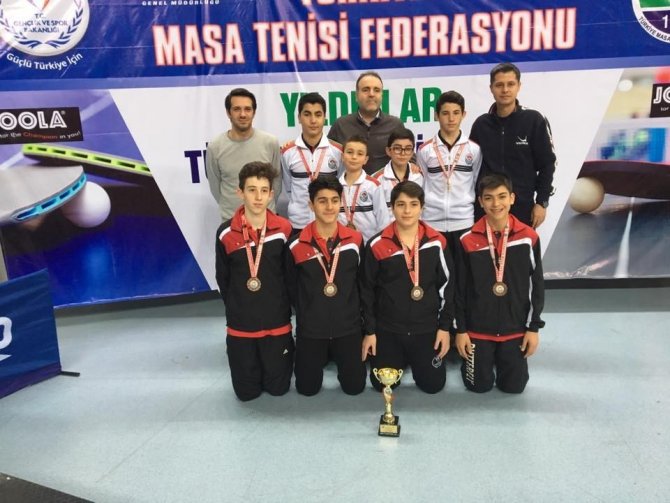 Yalova takımları Kayseri’de 2 kupa kazandı