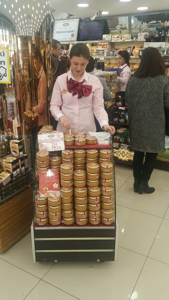 Tuğba Kuruyemiş’in yeni ürünü fıstık ezmesi stantlarda yerini aldı