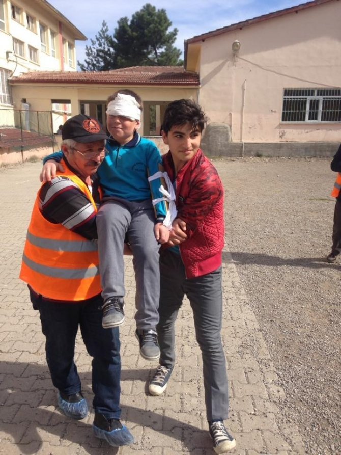 Altınova okullarında deprem tatbikatı