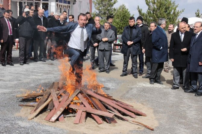 Yozgat’ta Nevruz ateşi yakıldı