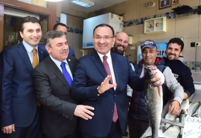 Adalet Bakanı Bozdağ Sinop’ta balıkçı esnafını ziyaret etti