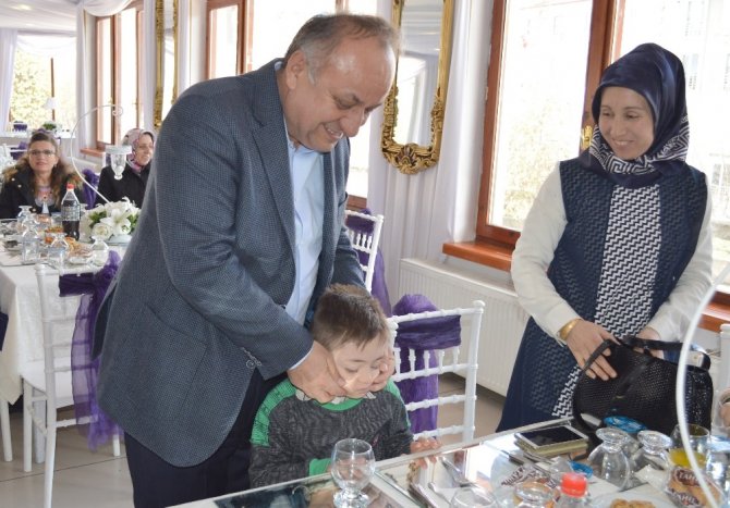 AK Parti, ‘Engelsiz Türkiye İçin Evet Yemeği’ düzenledi