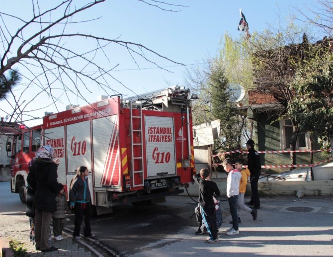 Sancaktepe’de gecekondu yangını: 1 ölü
