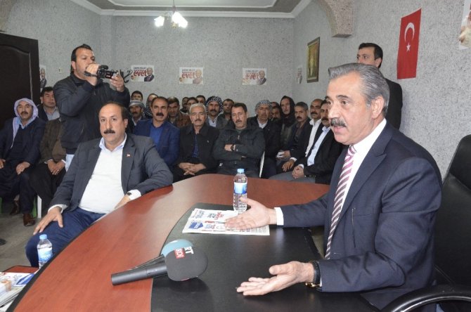 Eski Milletvekili Zülfikar İzol, aşiret mensuplarına Cumhurbaşkanlığı Hükumet Sistemini anlattı