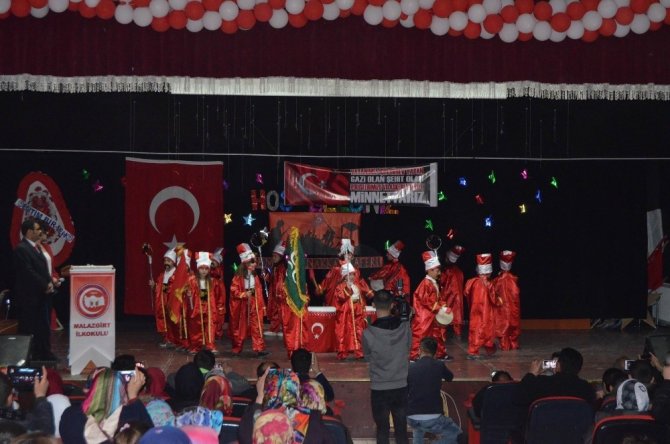 İlkokul öğrencilerinden Çanakkale tiyatrosu
