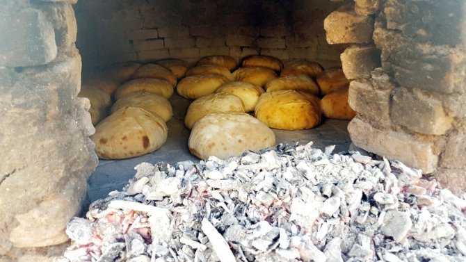 GDO’ya karşı, ninelerinden kalma ekşi maya ile doğal ekmek üretiyorlar