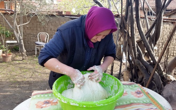 GDO’ya karşı, ninelerinden kalma ekşi maya ile doğal ekmek üretiyorlar