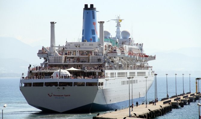 Yılın ilk yolcu gemisi Alanya Limanı’na yanaştı