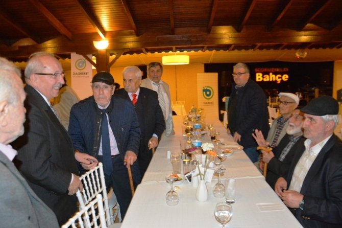 Başkan Albayrak huzurevi sakinleriyle akşam yemeğinde bir araya geldi