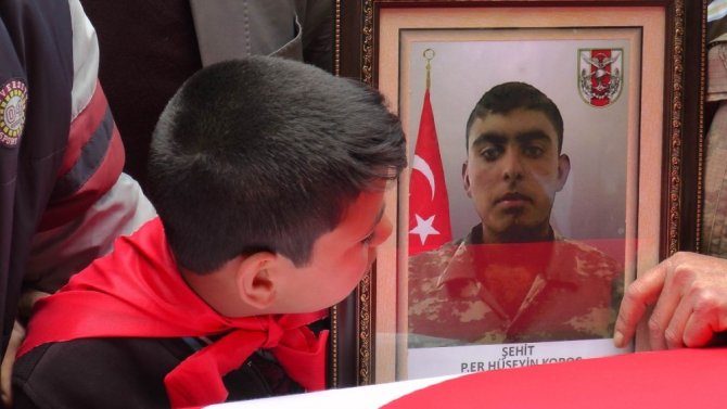 Suriye sınırında şehit olan asker son yolculuğuna uğurlandı