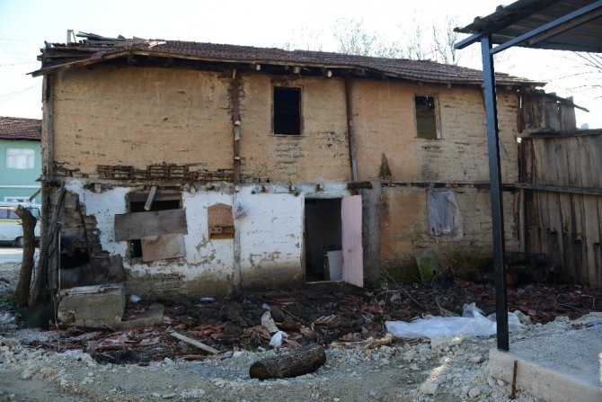 İnegöl Belediyesi ihtiyaç sahiplerinin evlerini yeniledi