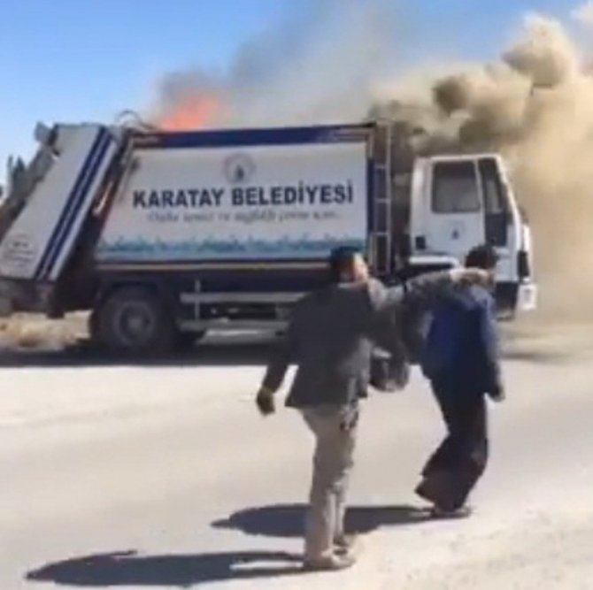 Karatay Belediyesi’nin çöp kamyonu yandı