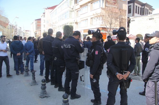 Bolu’da Ülkü Ocakları’ndan Ümit Özdağ’a protesto