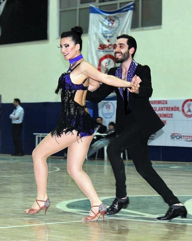 Büyükşehir’in Dansçıları Bursa’dan Dereceyle Döndü