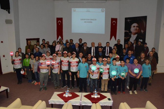 Sinop’ta 61 kişiye “okul geçit görevlisi” belgesi