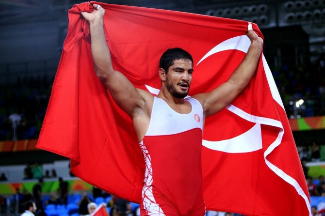 Olimpiyat Şampiyonu Taha Akgül yılın sporcusu seçildi