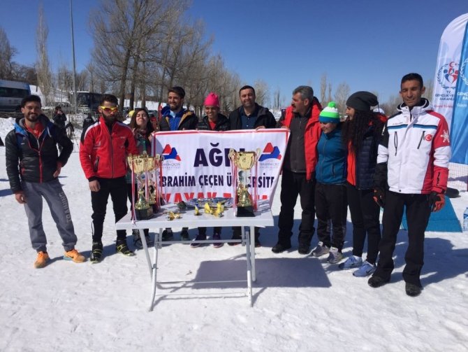 Ağrı İbrahim Çeçen Üniversitesi öğrencileri Kayaklı Koşuda Türkiye şampiyonu oldu