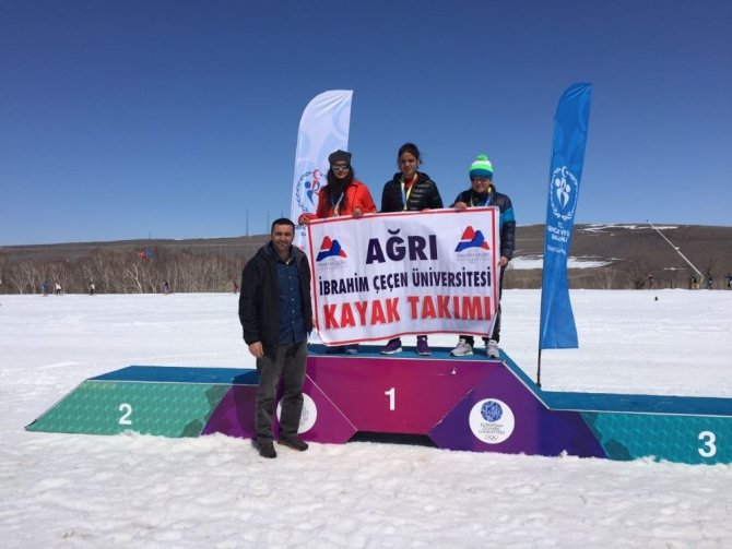 Ağrı İbrahim Çeçen Üniversitesi öğrencileri Kayaklı Koşuda Türkiye şampiyonu oldu