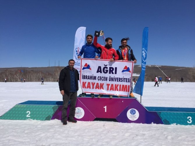Ağrı İbrahim Çeçen Üniversitesi öğrencileri Kayaklı Koşuda Türkiye şampiyonu oldu