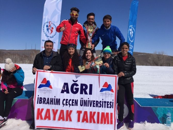 Ağrı İbrahim Çeçen Üniversitesi öğrencileri Kayaklı Koşuda Türkiye şampiyonu oldu