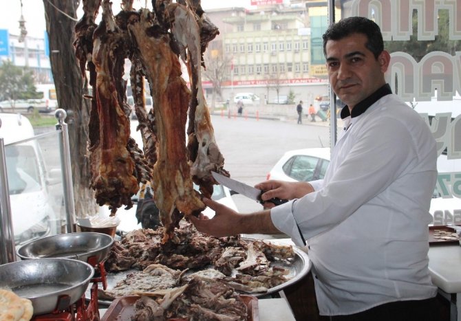 Siirt’te bir asırdır vazgeçilmeyen lezzet: Büryan kebabı