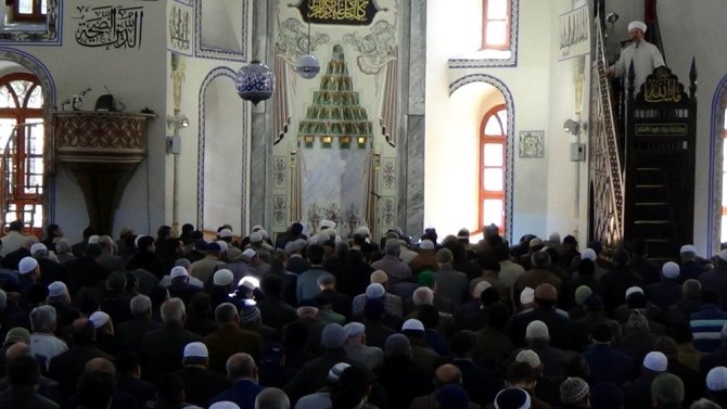 Diyanet İşleri Başkanı Mehmet Görmez, Kütahya Ulu Camii’nde hutbe okudu, Cuma namazı kıldırdı