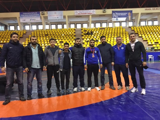 Gençlerde üç sporcu Türkiye finallerinde